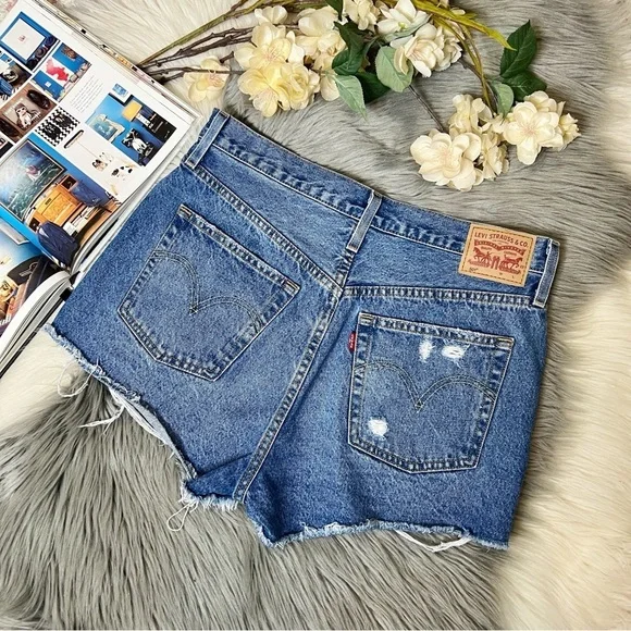Levi’s x Free People 501 Button Fly Distressed Women’s Cutoff Denim Shorts Sz 31
